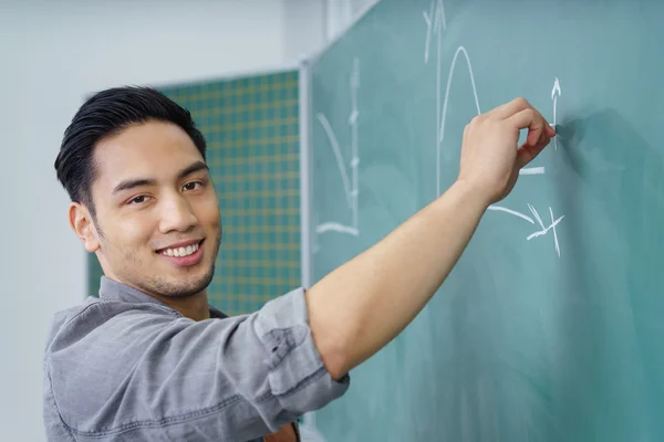 Sonriendo confiado joven estudiante universitario asiático —  Fotos de Stock
