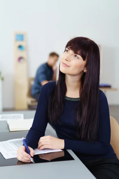 Thoughtful businesswoman searching for an answer — Φωτογραφία Αρχείου