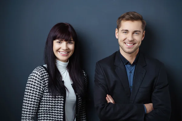 Attraktive selbstbewusste junge Geschäftspartner — Stockfoto