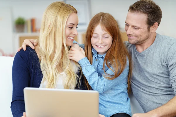 Excited little girl looking at a laptop — Stock Photo, Image