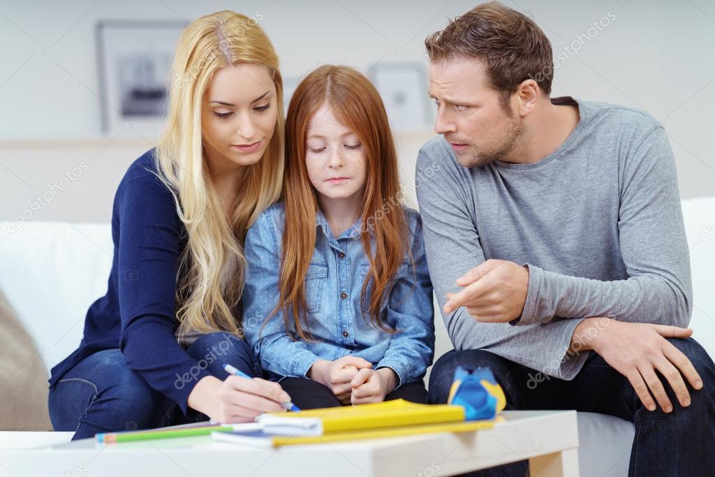 Kinder eltern. Подростки и родители. Общение родителей с детьми. Беседа родителей с подростком. Общение с ребенком подростком.