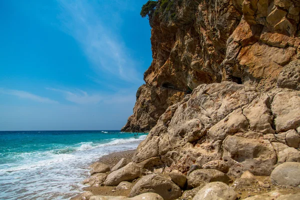 Praia de verão na Dalmácia, sul da Croácia — Fotografia de Stock