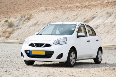 Kiralık Araba çölde, aktif bir tatil