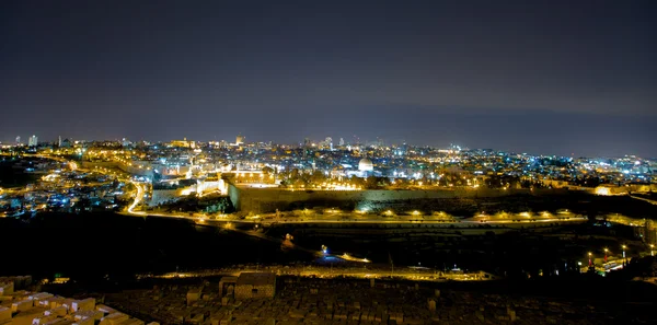 Panorama de Jerusalén por la noche, Monte de los Olivos, Oriente Medio — Foto de Stock