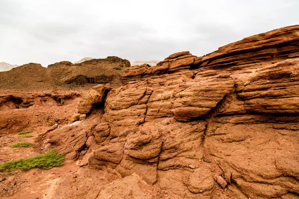 Mooie rode zandsteen in de woestijn in Israël, Timna Park — Stockfoto