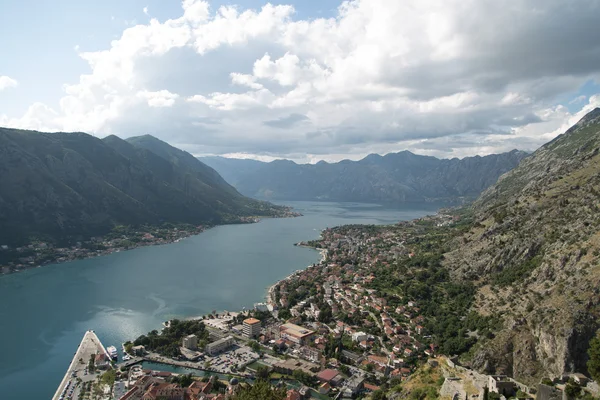 Linda paisagem de verão de Montenegro Imagens Royalty-Free