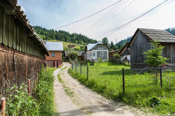 Venkovská krajina Bucovina v Rumunsku — Stock fotografie