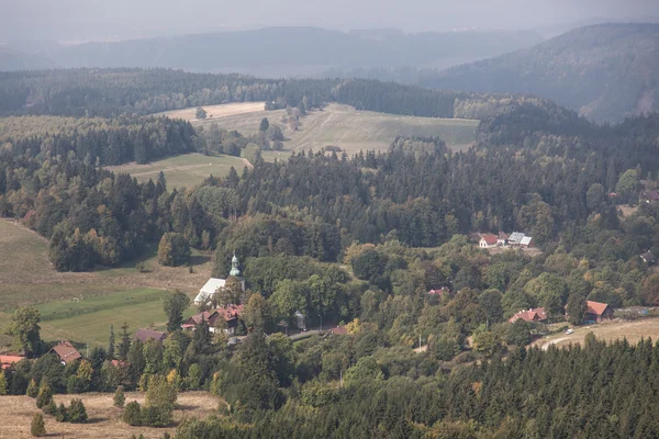 Schöne Berglandschaft mit polnischem Herbst — Stockfoto