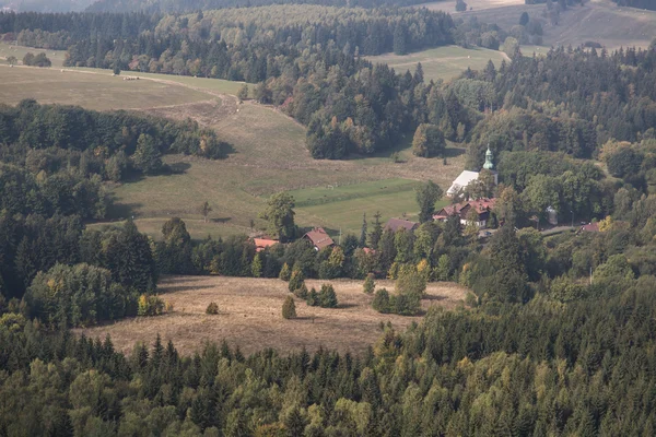 Gyönyörű hegyi táj, a lengyel ősz — Stock Fotó