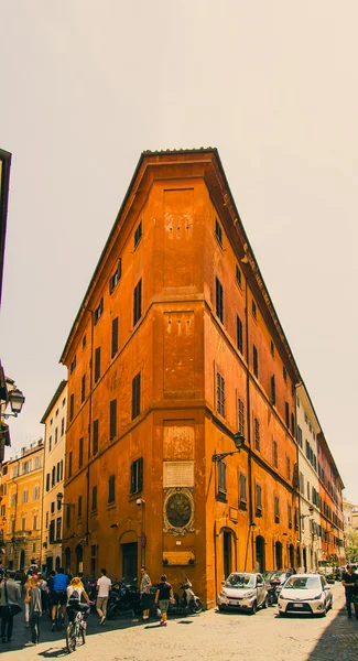 Building in Rome, old town sunny afternoon — Stock Photo, Image