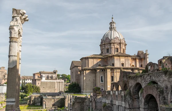 Antika Forum Romanum, hjärtat i den italienska huvudstaden — Stockfoto