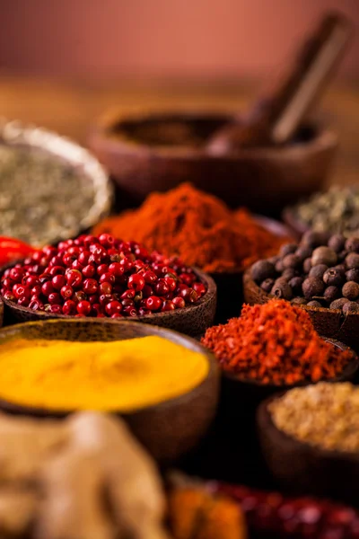 Färgstarka asiatiska tema med kryddor — Stockfoto