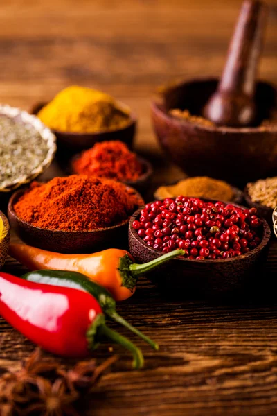 Indonesian seasoning with oriental wooden bowls — Stock Photo, Image