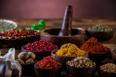 Geleneksel baharat ile sıcak Asya Mutfağı