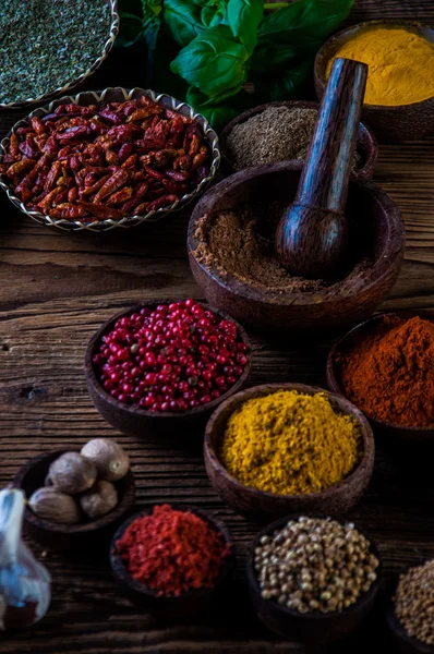 Cozinha quente asiática com especiarias tradicionais — Fotografia de Stock