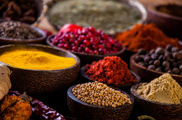 Geleneksel Asya baharat ahşap masa