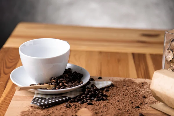 Kaffepaus, omgivande mättade hem concept — Stockfoto