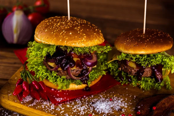 Taze, lezzetli hamburger, doğal geleneksel gıda — Stok fotoğraf