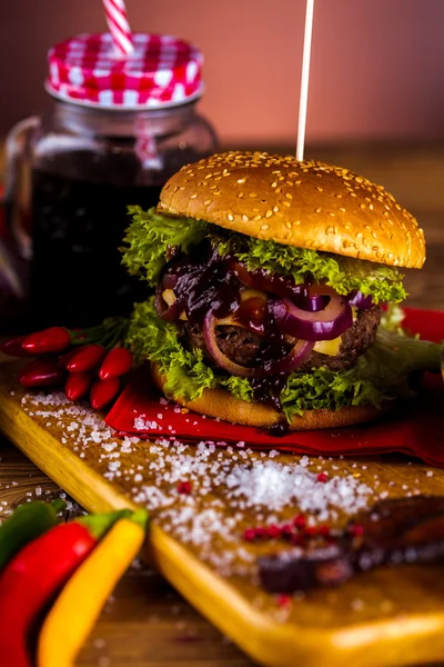 Tradycyjne amerykański Bbq z hamburgery — Zdjęcie stockowe
