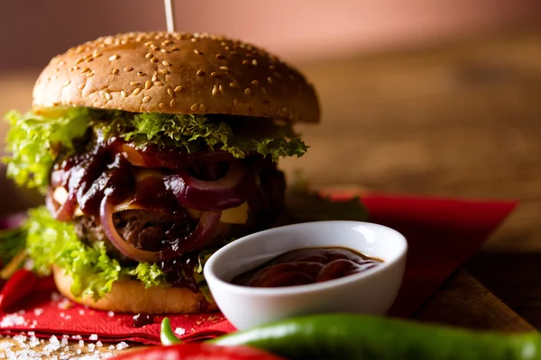 Tasty burgers, American grilling time — Stock Photo, Image