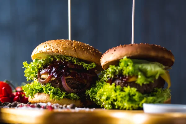 Hot grilling meat, traditional American burgers — Stock Photo, Image