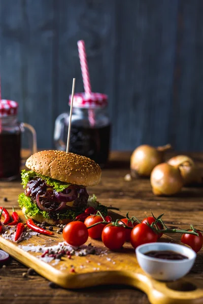 Sıcak Amerikan Burger, geleneksel mutfağı — Stok fotoğraf