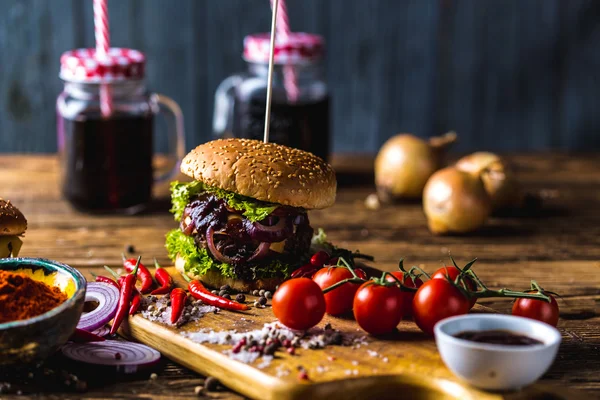 Hete Amerikaanse hamburgers, traditionele keuken — Stockfoto