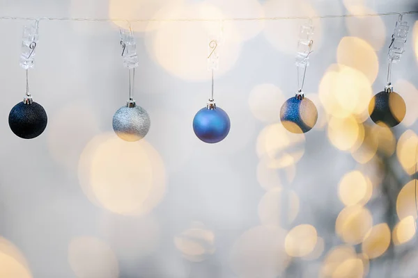 Groep Van Geïsoleerde Kleurrijke Kerstballen Met Verschillende Decoraties — Stockfoto