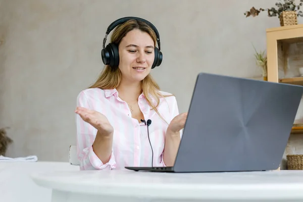 Engaged Distant Training Active Young Woman Remote Worker Take Part — Stock Photo, Image