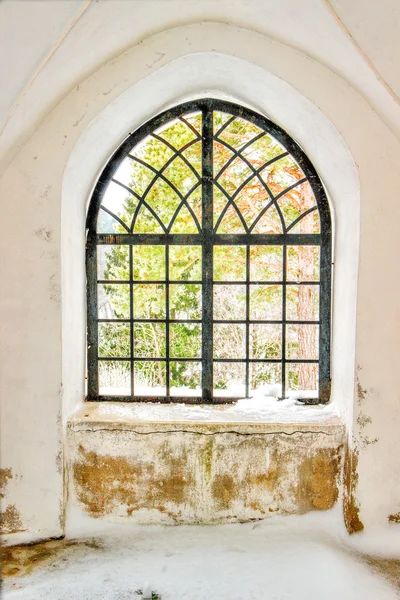 Vieja ventana con barras — Foto de Stock