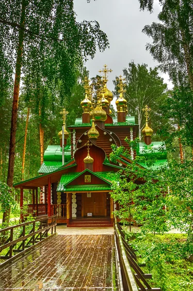 Kloster heliga kungliga martyrer tarmkanalen Ganina Yama Ekaterinburg Rus — Stockfoto