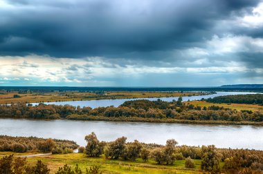 İrtiş Nehri manzaralı üst Rusya Sibirya'dan 
