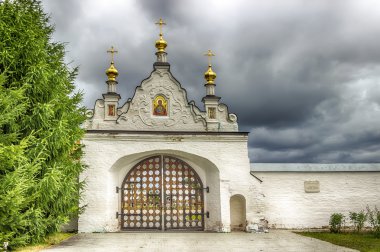 Tobolsk Kremlin gökyüzü tehditkar panorama gates