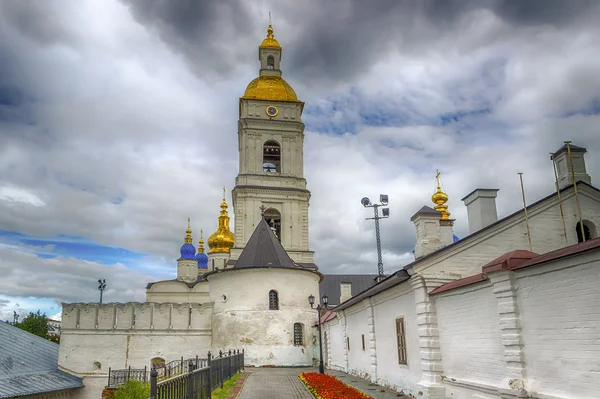 Tobolsk Kremlin ve çan kulesi Sophia-varsayım Katedrali panorama — Stok fotoğraf