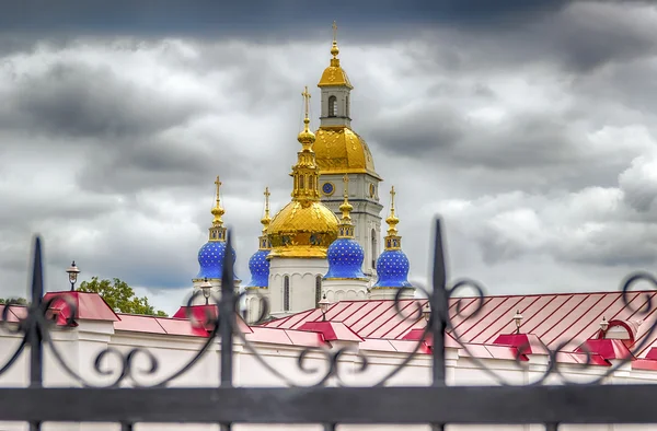 Tobolsk Kremlin Sophia-Assumption Catedral amenazante cielo — Foto de Stock