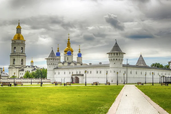 Kreml Tobolsk Prohlédni Gostiny Dvor hrozivé obloze Rusko Sibiř — Stock fotografie