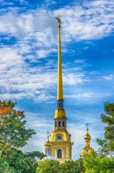 Spire  bell tower  Peter and Paul Cathedral in St. Petersburg — Stock Photo, Image