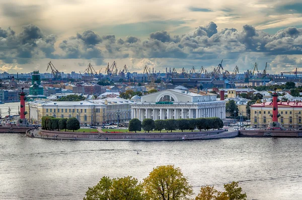 Zobrazit centrum St. Petersburg Něvy plivat Vasilievsky island — Stock fotografie