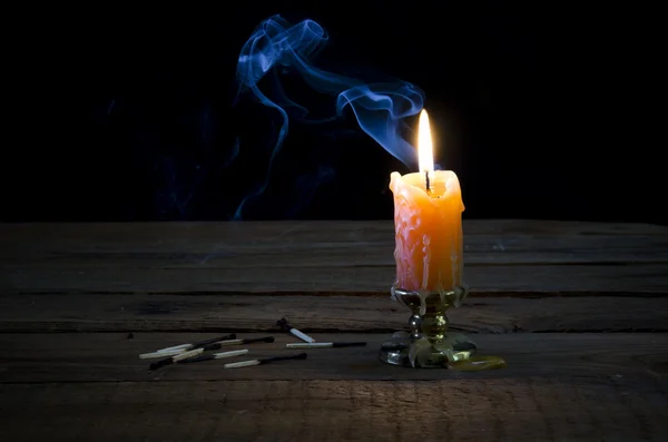 Candle, flame, smoke, burnt matches. — Stock Photo, Image