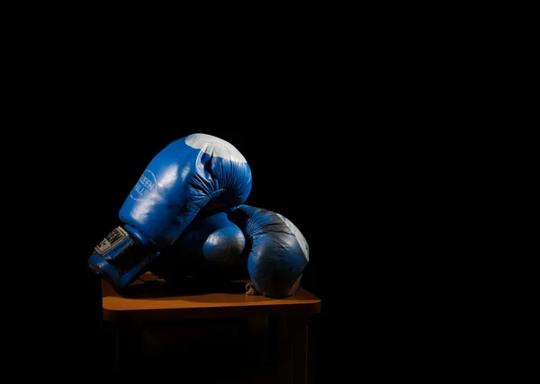 Viejos guantes de boxeo. —  Fotos de Stock