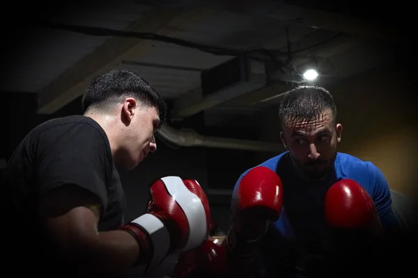 Zwei Boxer Trainieren Auf Einem Fitnessring — Stockfoto