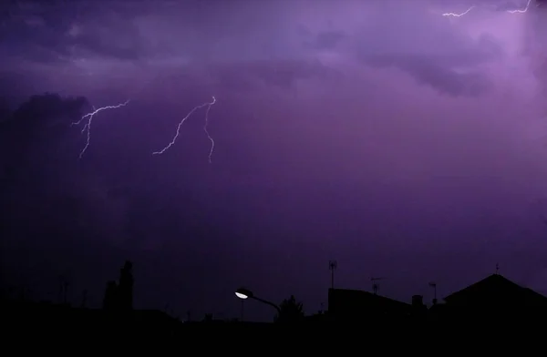 Deslumbrante Relâmpago Céu Escuro Tempestade — Fotografia de Stock