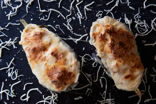 Deliziose Melanzane Farcite Con Pancetta Tonno Prosciutto Salsicce Con Formaggio — Foto Stock