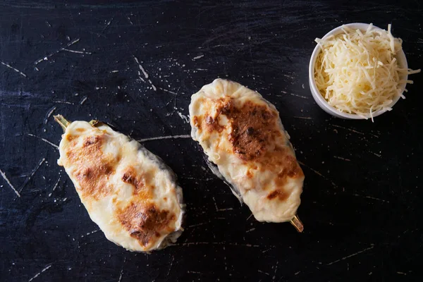 Pastırma, ton balığı, jambon ve peynirli sosis ile doldurulmuş lezzetli patatesler.