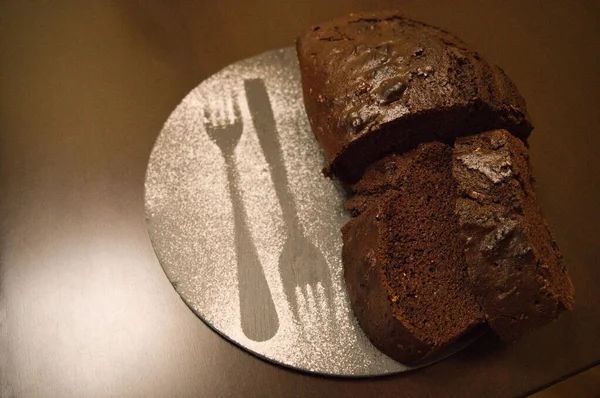 Домашній Білий Шоколадний Торт Глазурованим Цукром Круглому Чорному Сланці — стокове фото