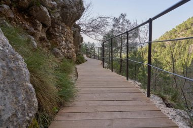 Mundo Nehri 'nin doğumu Los Calares del Mundo doğal parkında ve Ripar İspanya yakınlarındaki La Sima' da gerçekleşti.