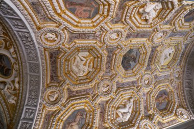 Venedik, İtalya; 6 Haziran 2024: Doge Sarayı 'nın iç avlusu tuğla cephesini gösteriyor.