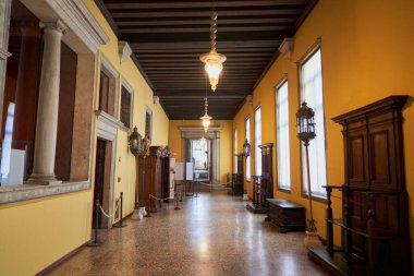 Venedik, İtalya; 6 Haziran 2024: Doge Sarayı 'nın iç avlusu tuğla cephesini gösteriyor.