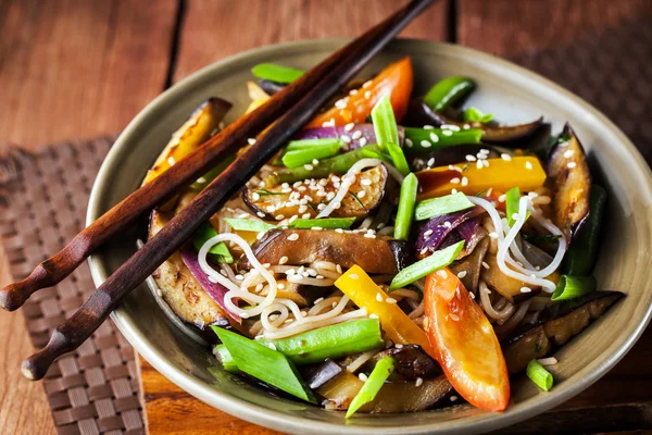 Rice noodles with vegetables — Stock Photo, Image
