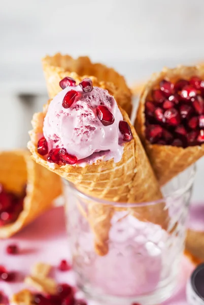 Pomegranate ice cream — Stock Photo, Image